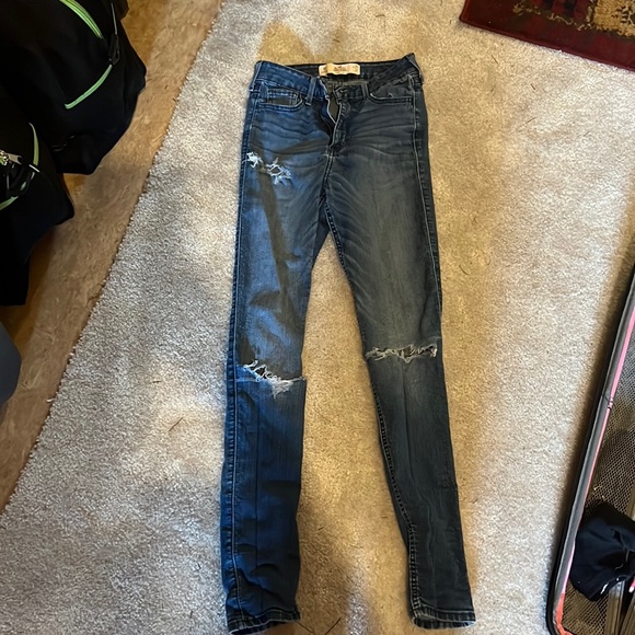 Hollister Skinny Jeans - Picture 1 of 3